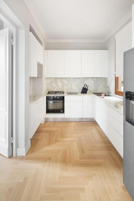 Elegant With Stunning Frescoed Ceilings Florencia