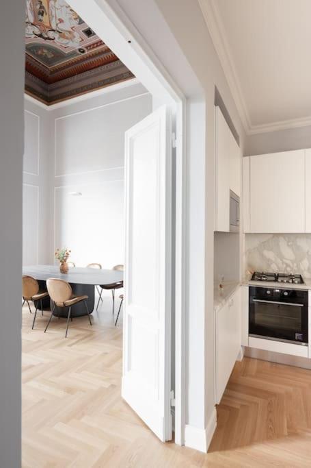 Apartamento Elegant With Stunning Frescoed Ceilings