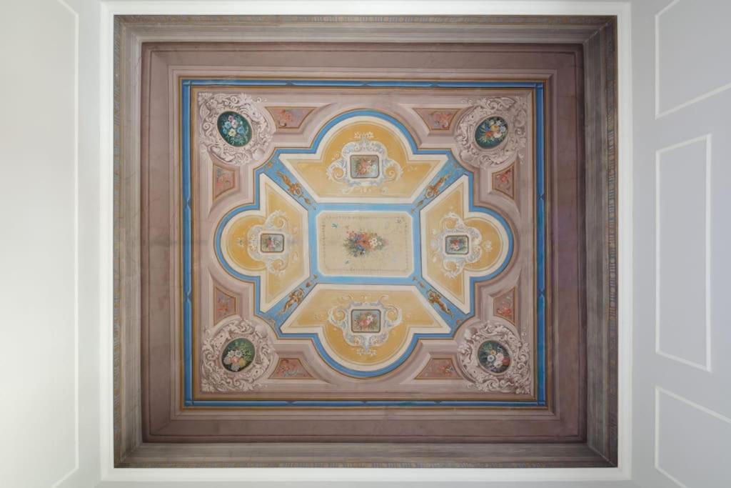 Elegant With Stunning Frescoed Ceilings Apartamento Florencia