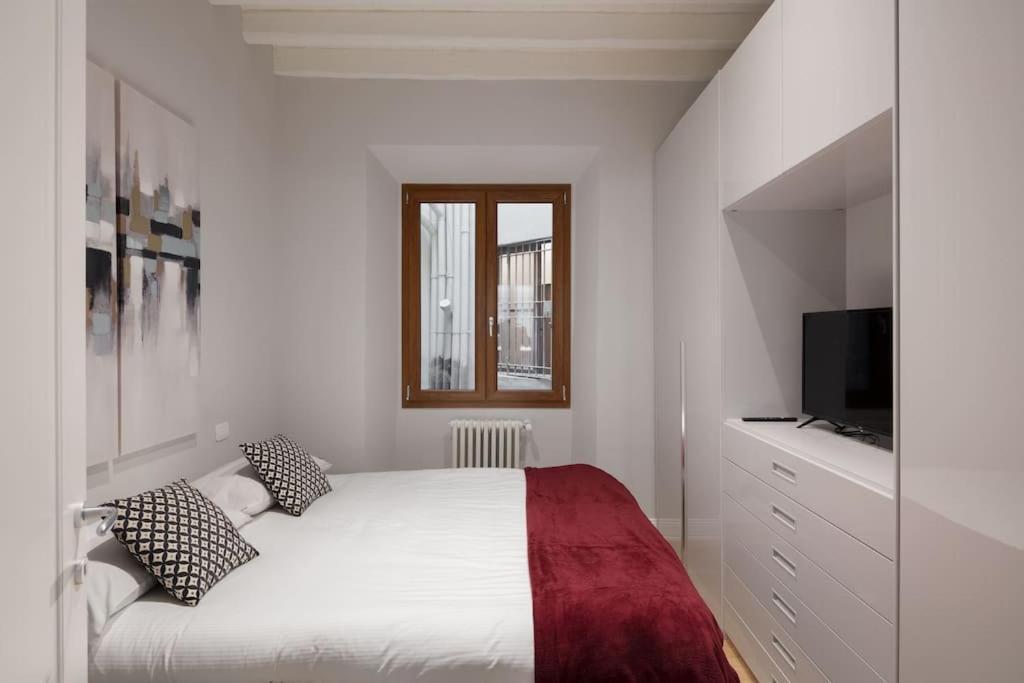 Apartamento Elegant With Stunning Frescoed Ceilings